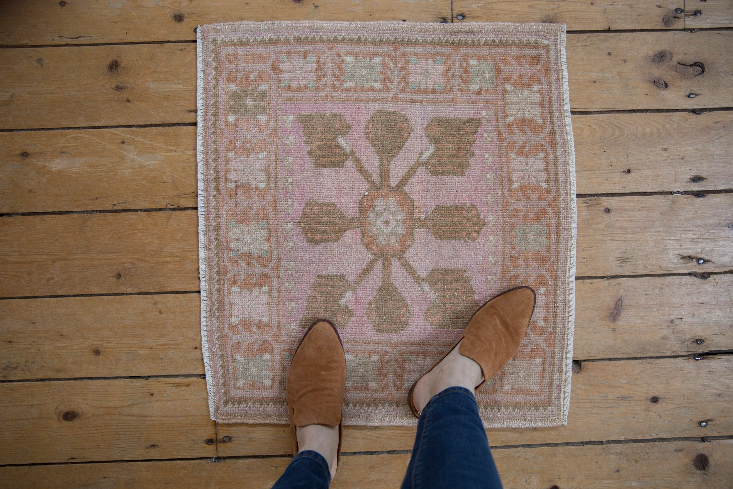 Vintage Distressed Oushak Square Rug Mat / ONH item 8800 Image 1