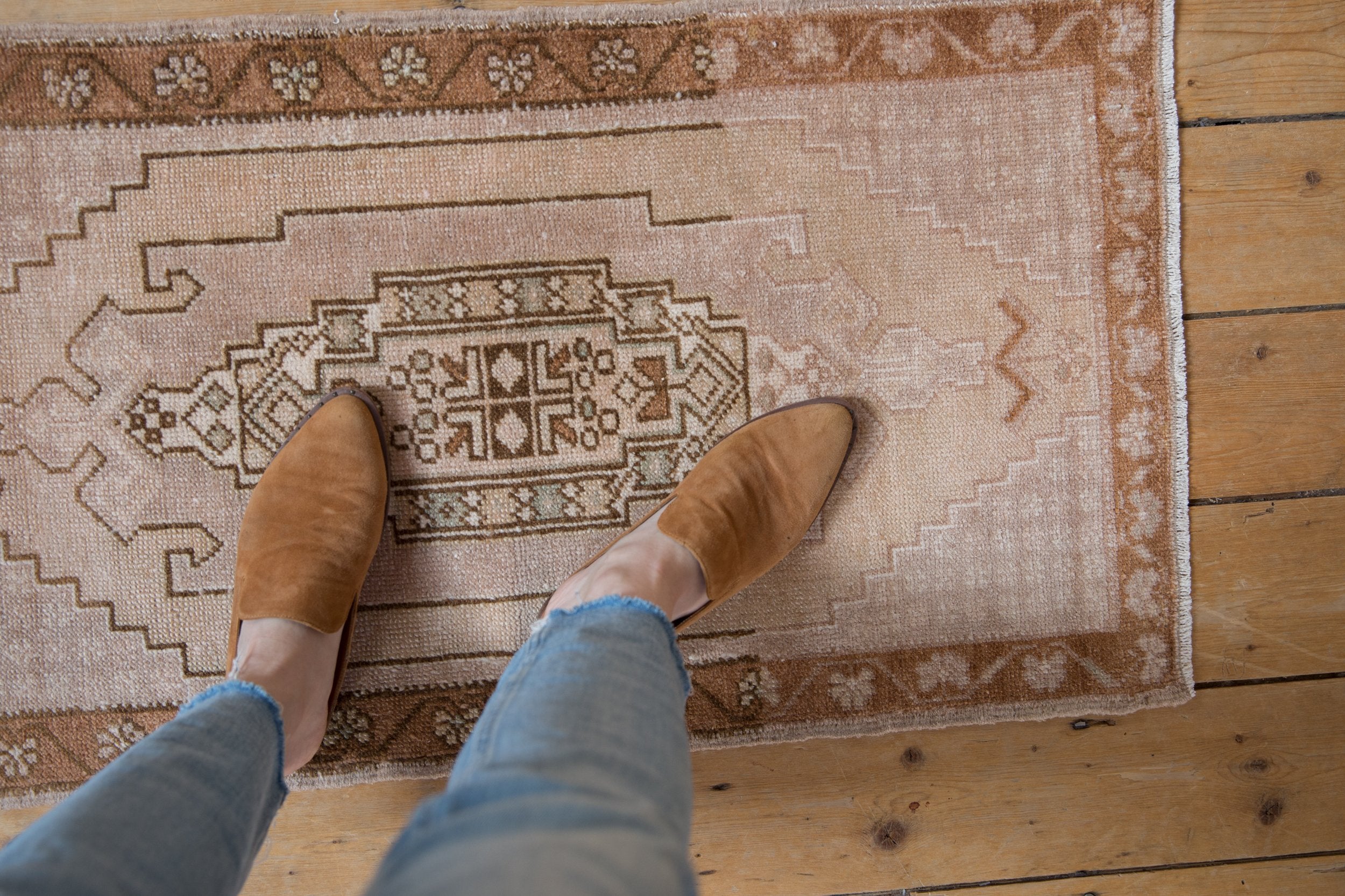 Vintage Distressed Oushak Rug Mat / ONH item 8805 Image 1