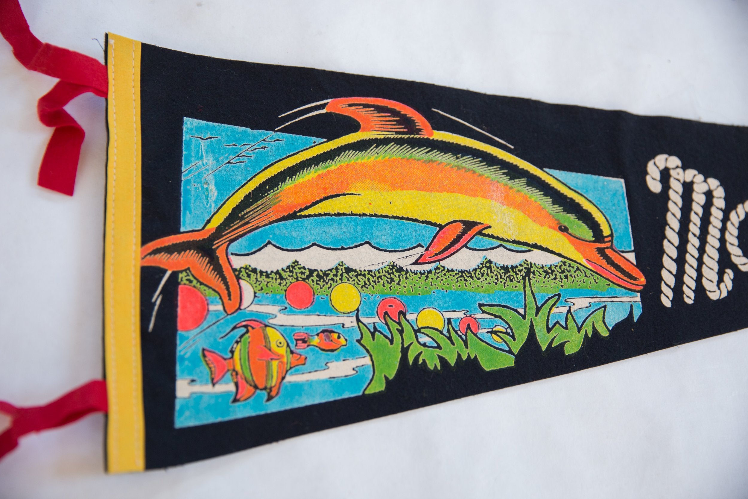 Vintage Marineland of the Pacific Felt Flag // ONH Item 8851 Image 1
