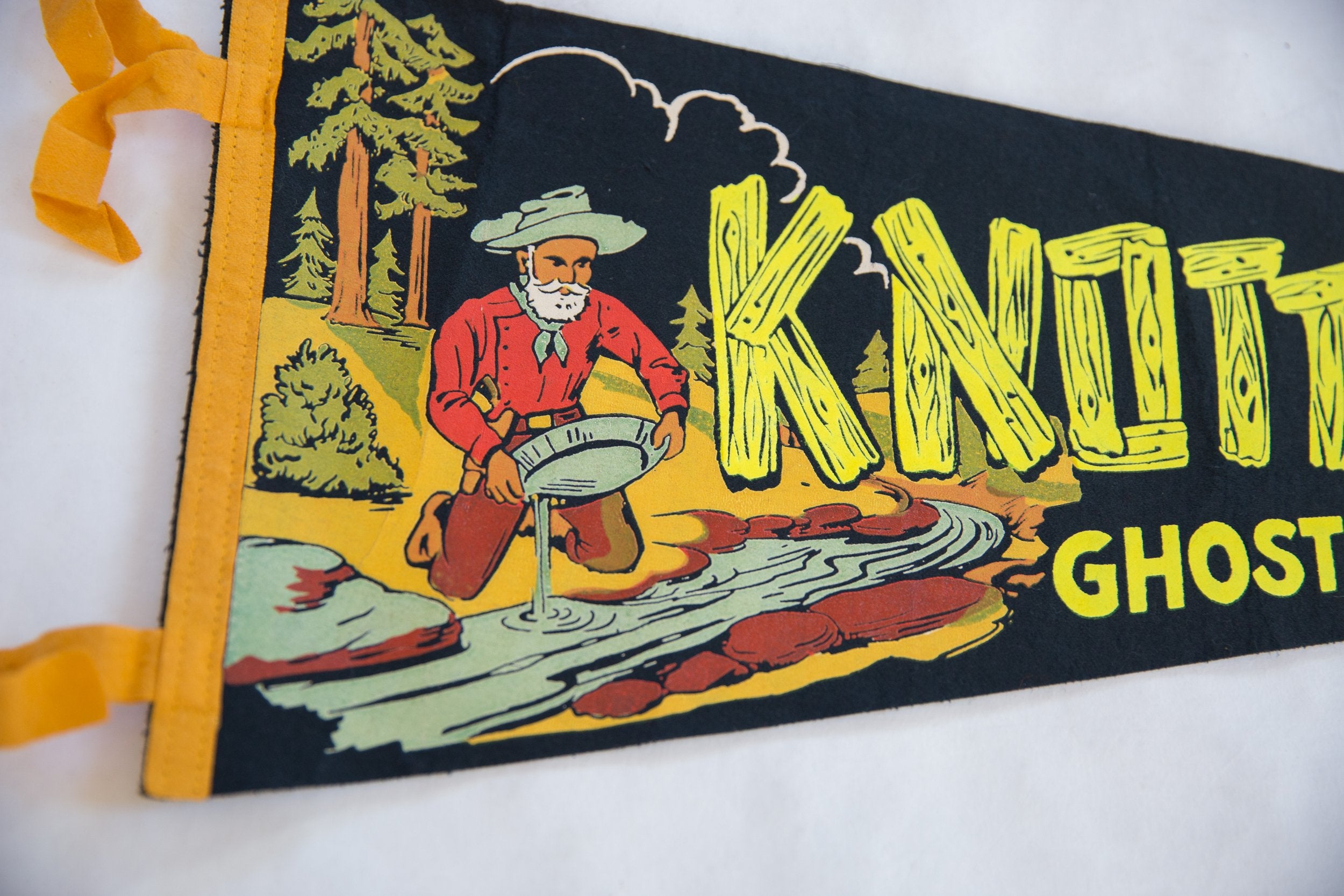 Vintage Knotts Berry Farm California Felt Flag // ONH Item 8852 Image 1