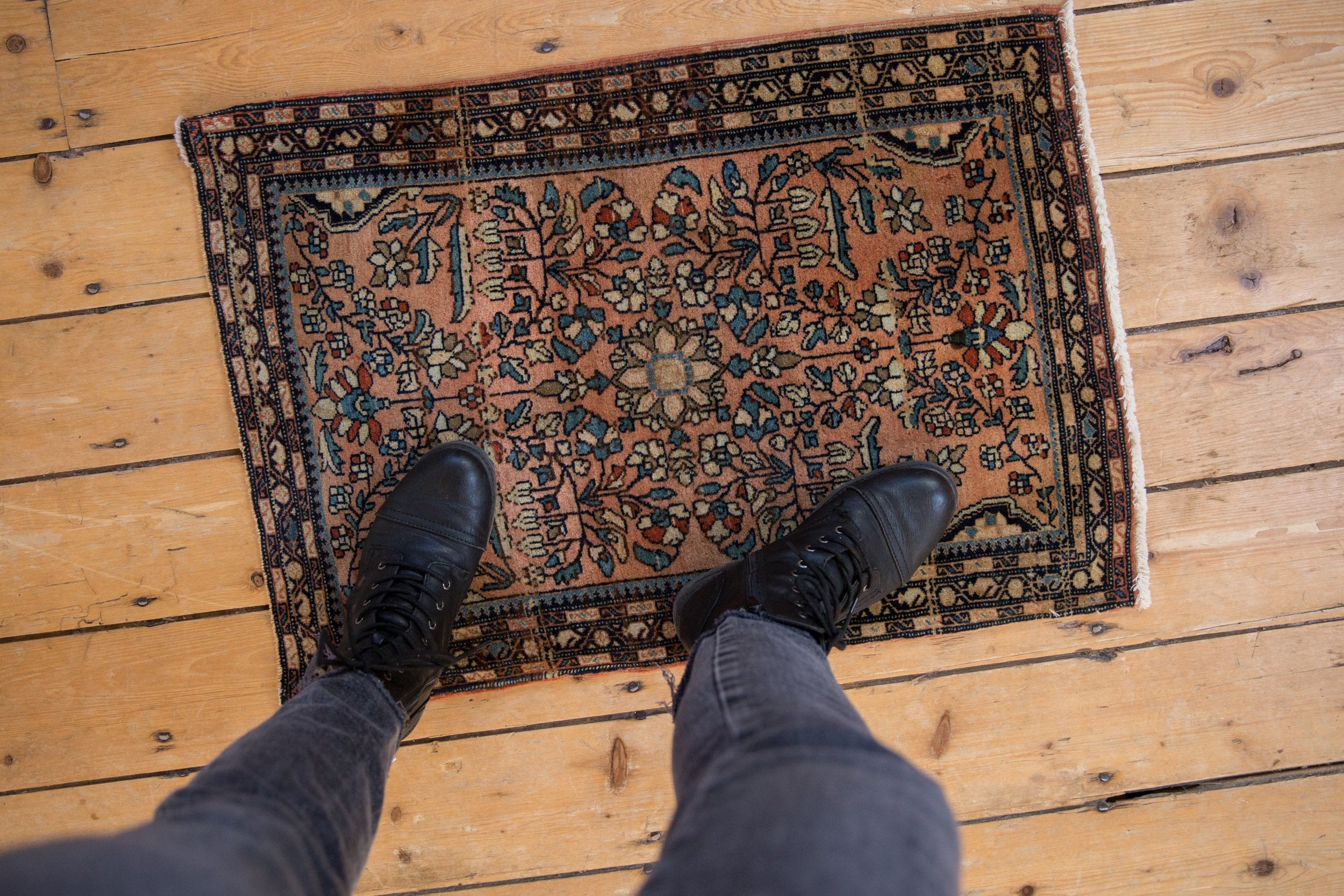 1.5x2.5 Vintage Fine Distressed Farahan Sarouk Rug Mat // ONH Item 8951 Image 1