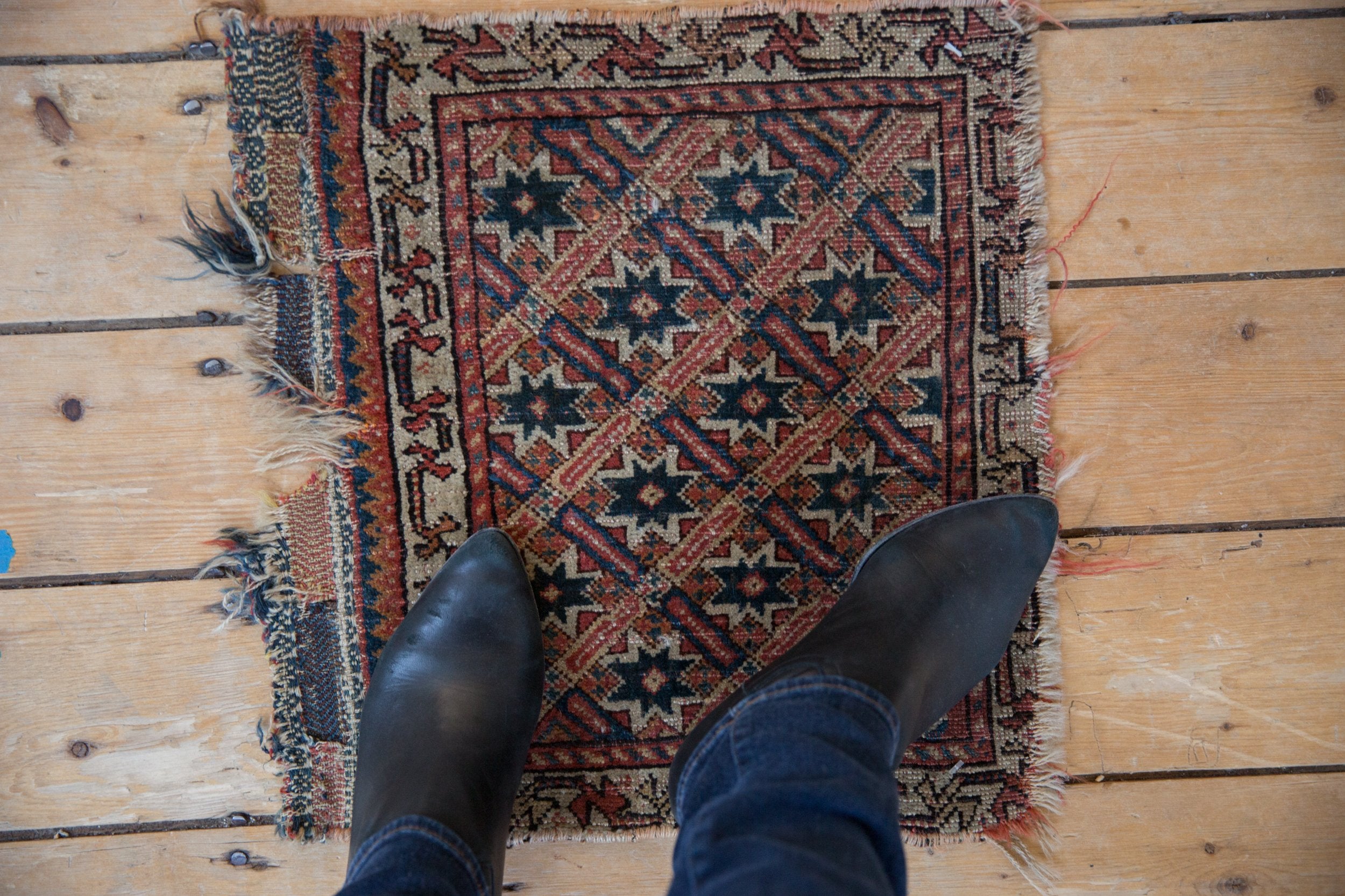 1.5x1.5 Antique Bagface Afshar Square Rug Mat // ONH Item 8958 Image 1