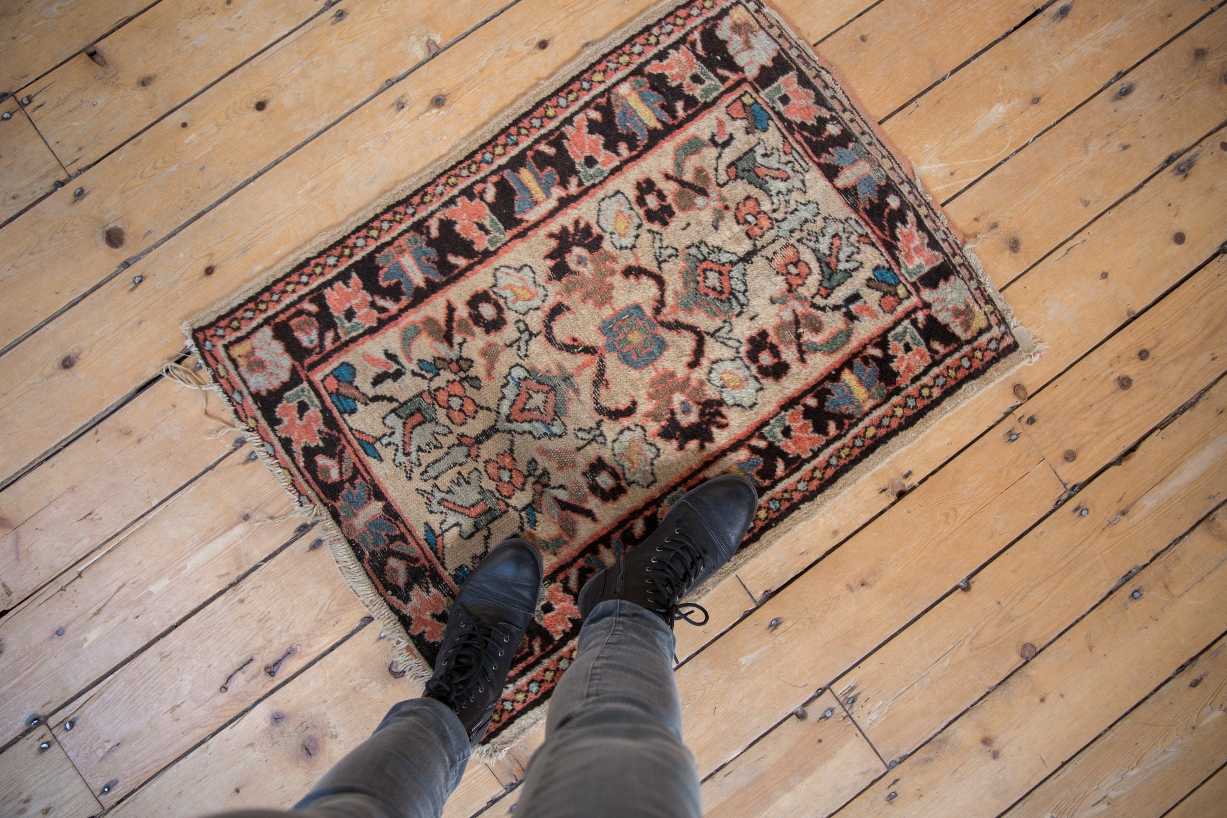 2x3 Vintage Lilihan Rug Mat // ONH Item 8961 Image 1