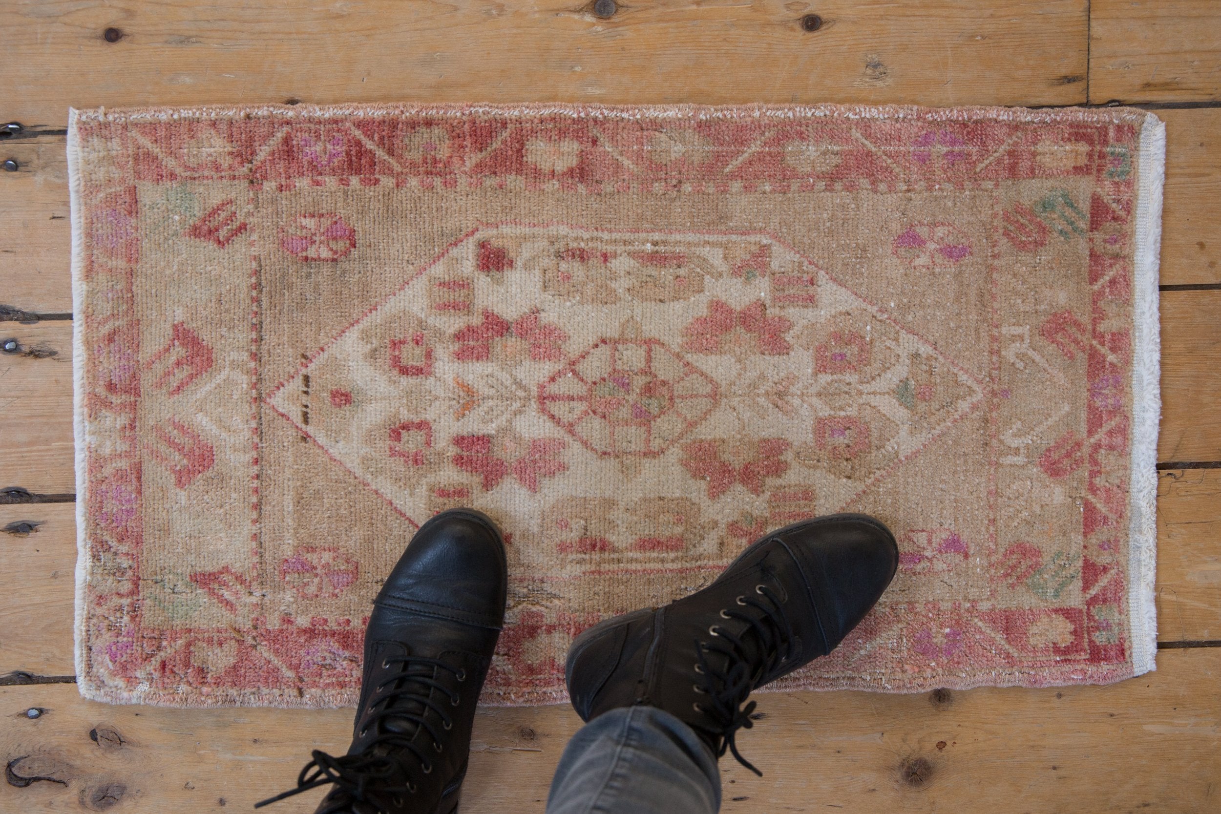 1.5x2.5 Vintage Distressed Oushak Rug Mat // ONH Item 8963 Image 1