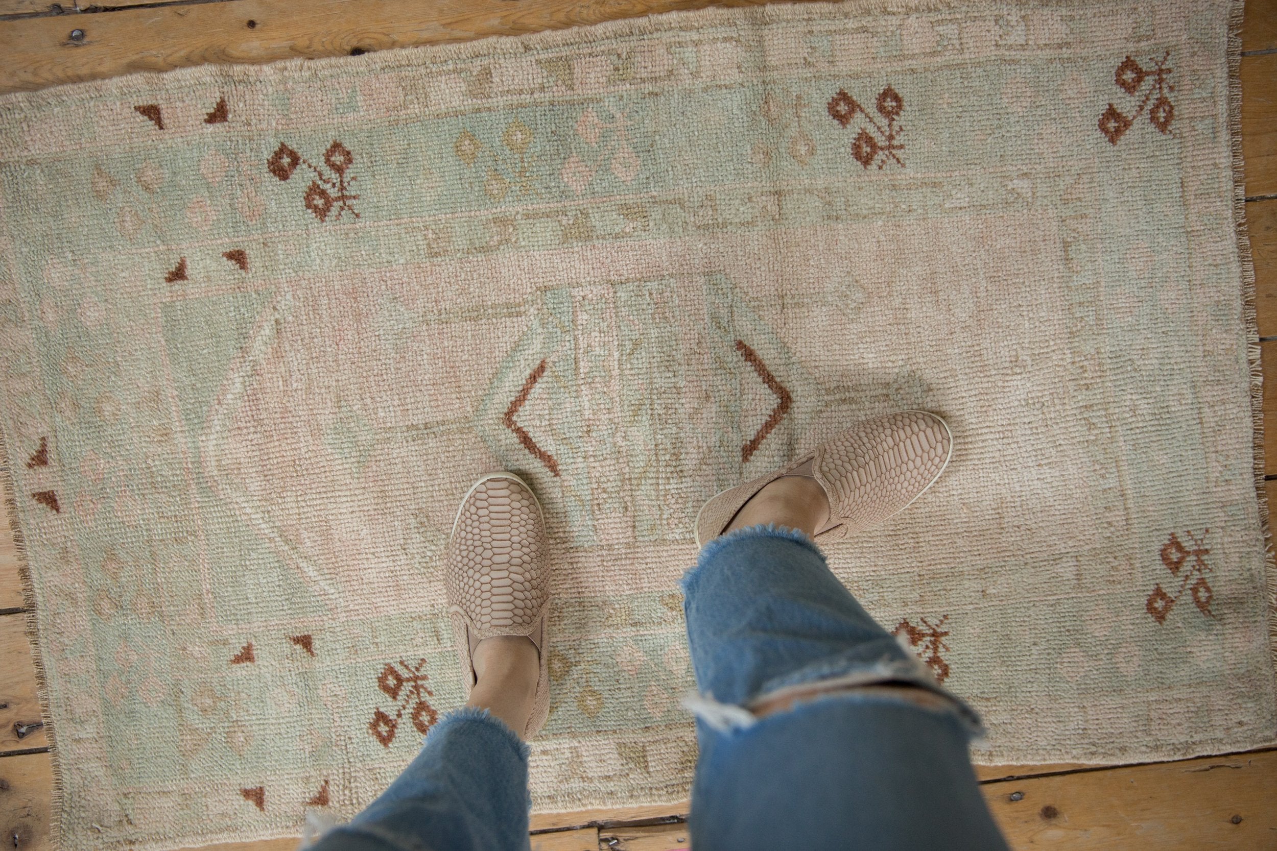 2.5x4 Vintage Distressed Melas Rug // ONH Item 9018 Image 1