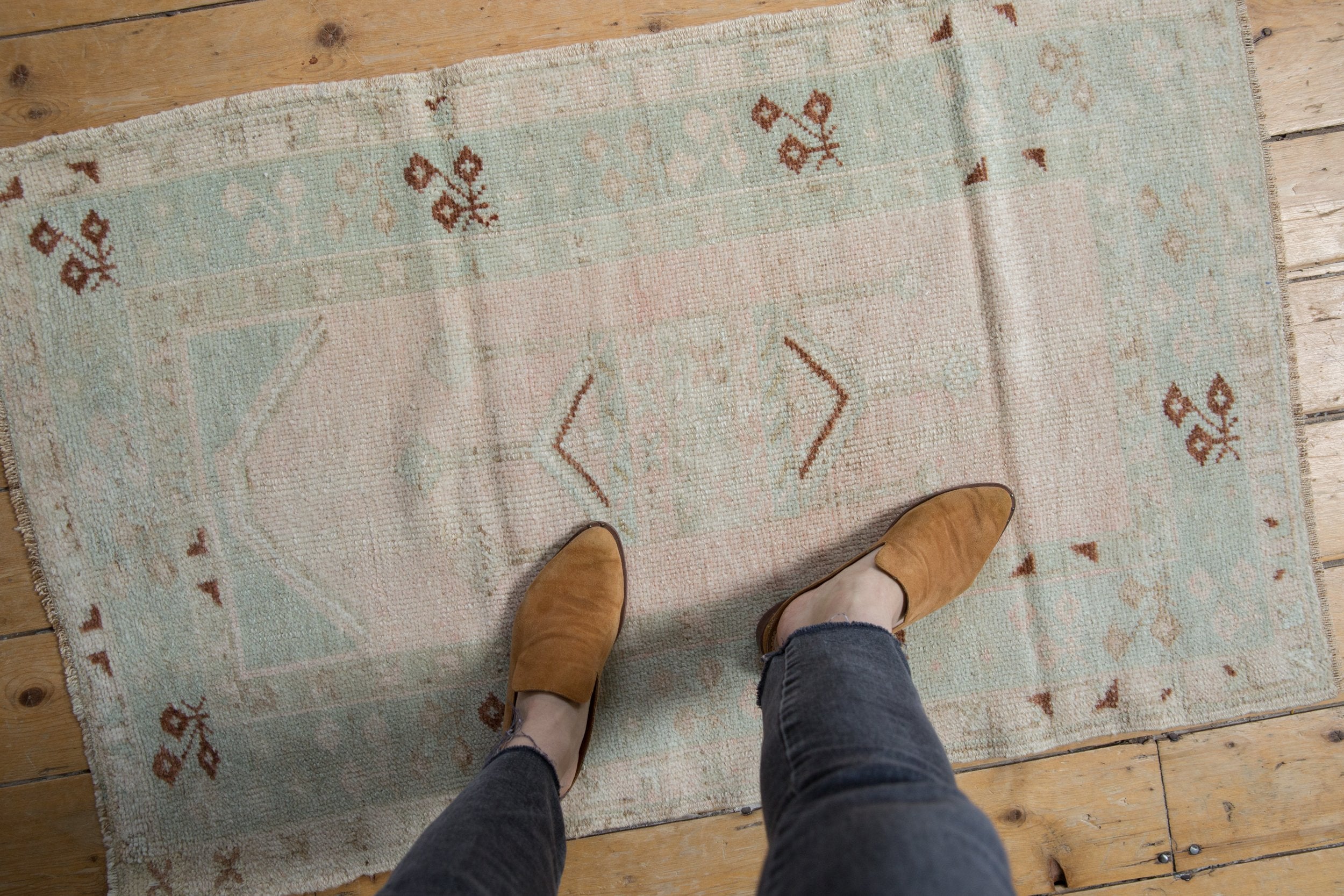 2.5x4 Vintage Distressed Melas Rug // ONH Item 9022 Image 1