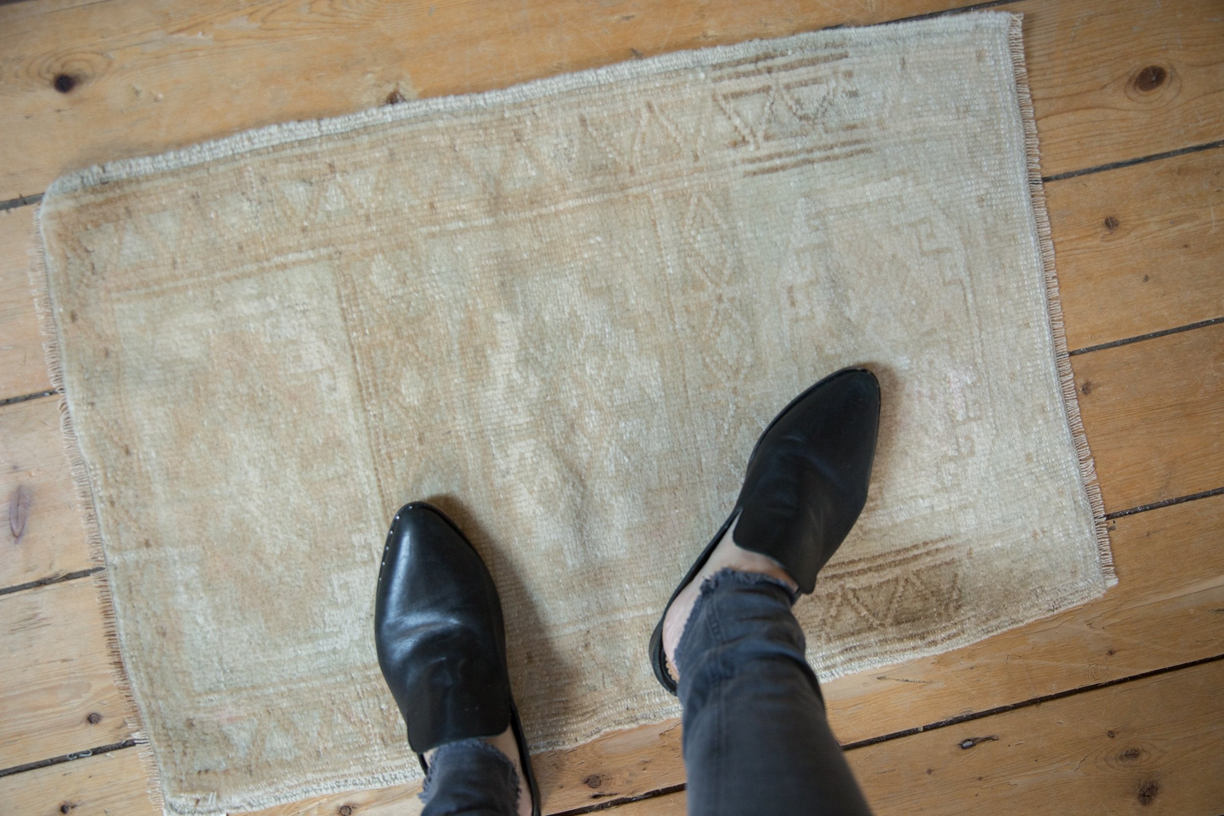 1.5x2.5 Vintage Distressed Oushak Rug Mat // ONH Item 9110 Image 1