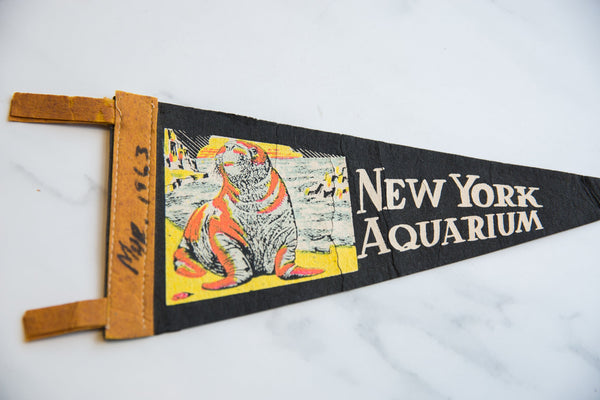 Vintage New York Aquarium Felt Flag // ONH Item 9207 Image 1