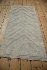 Distressed Tulu rug pile with subtle ivory, platinum, and pale mauve arrow motif.