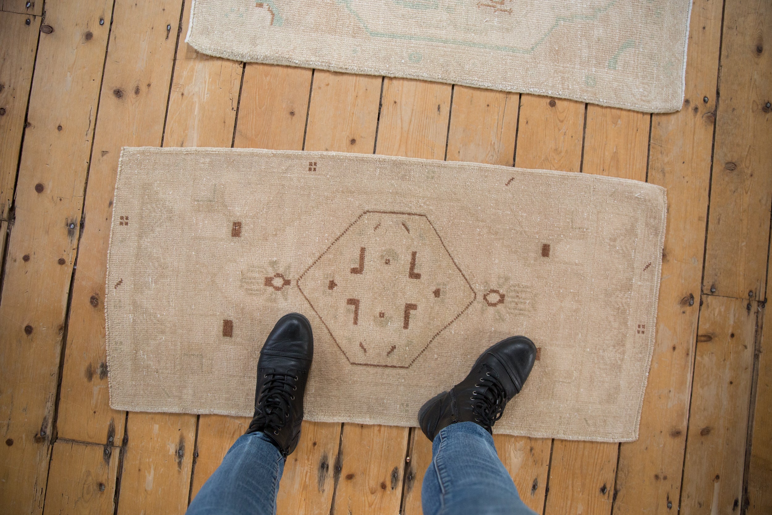 1.5x3.5 Vintage Distressed Oushak Rug Mat Runner // ONH Item 9402 Image 1