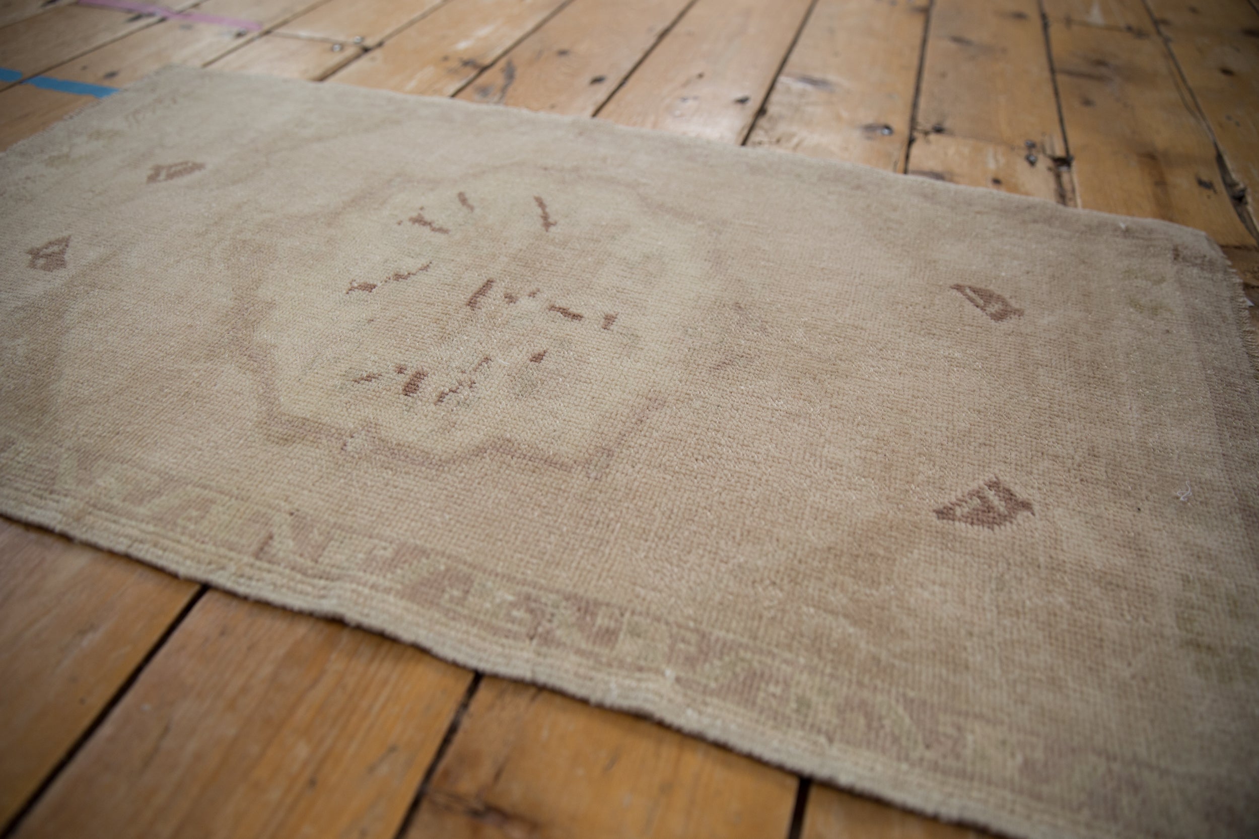 1.5x3 Vintage Distressed Oushak Rug Mat // ONH Item 9410 Image 1