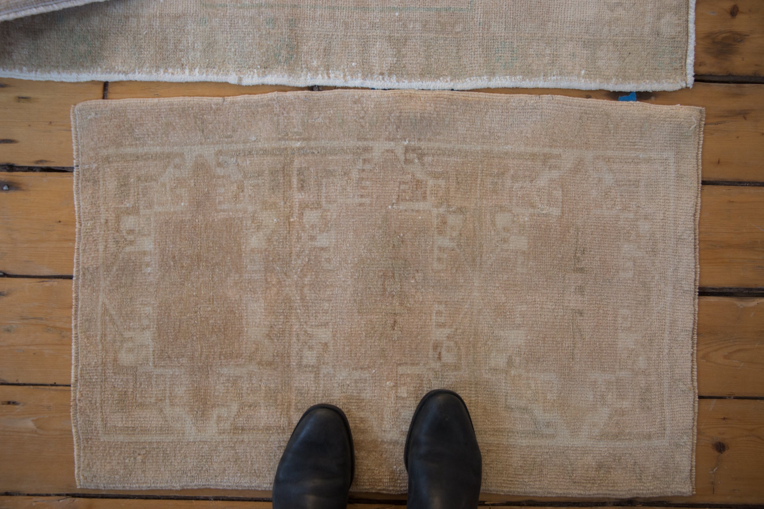 1.5x2.5 Vintage Distressed Oushak Rug Mat // ONH Item 9461 Image 1