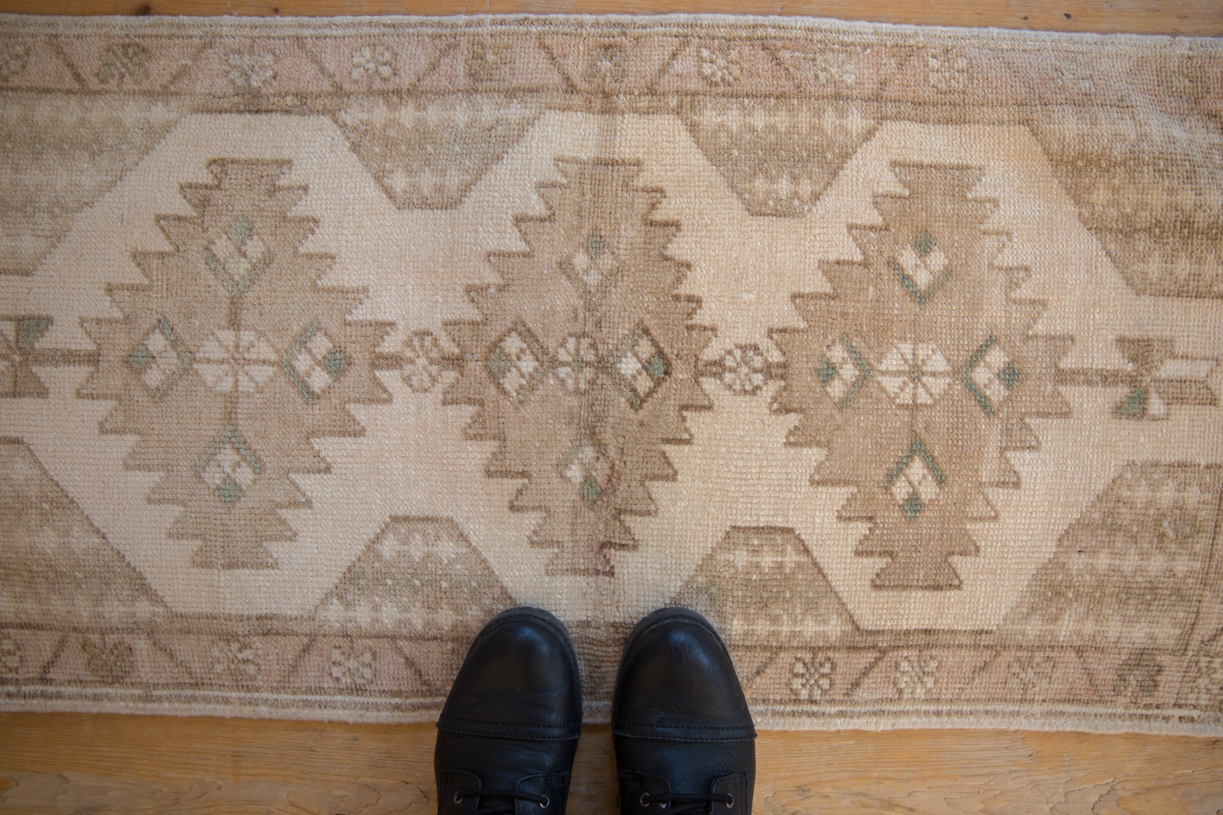 1.5x3.5 Vintage Distressed Oushak Rug Mat Runner // ONH Item 9471 Image 1