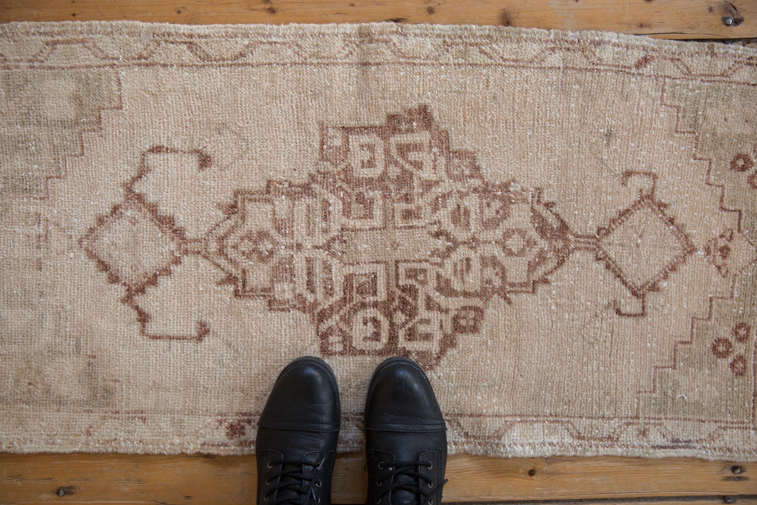 1.5x3.5 Vintage Distressed Oushak Rug Mat Runner // ONH Item 9492 Image 1