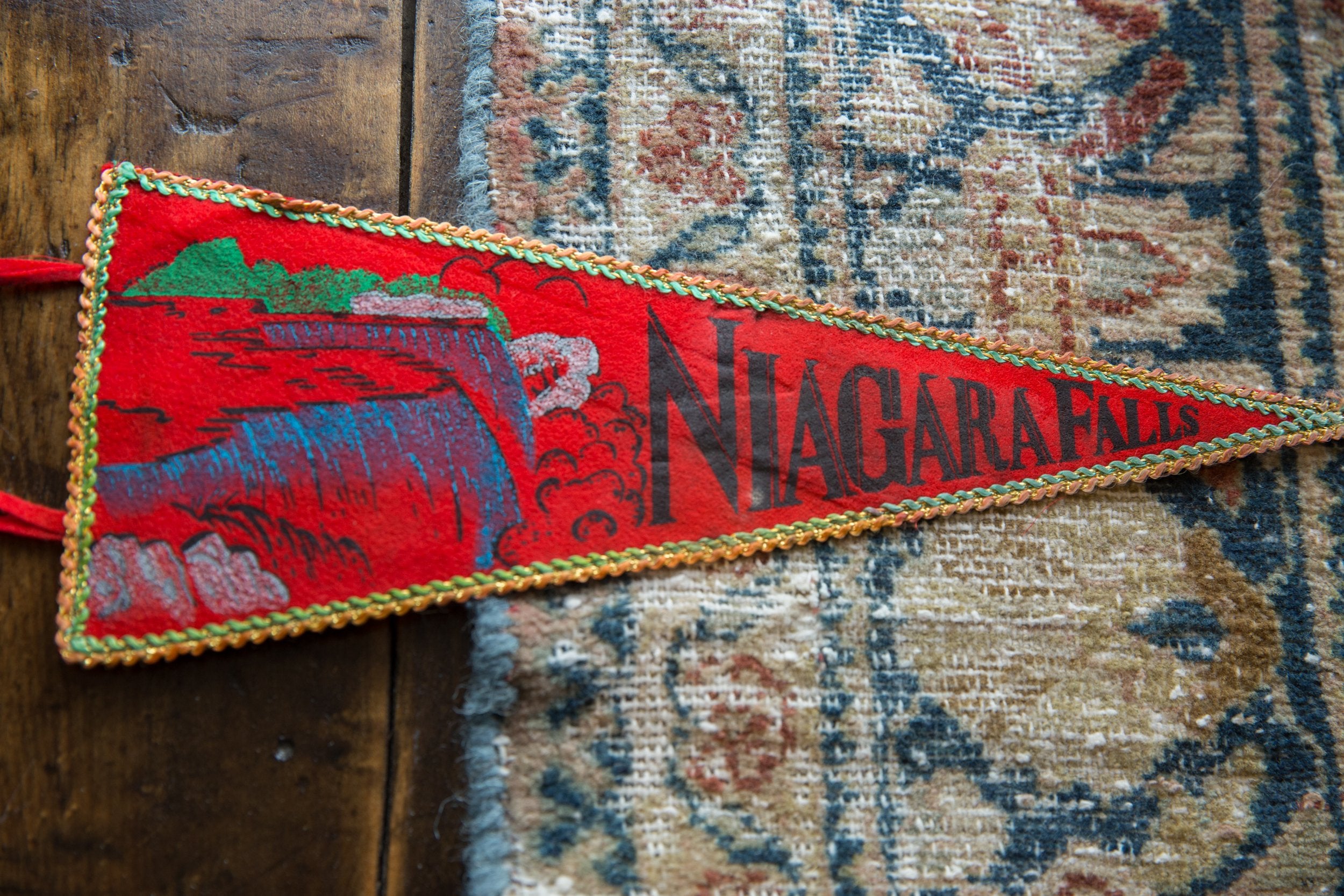 Vintage Niagara Falls Felt Flag // ONH Item 9512