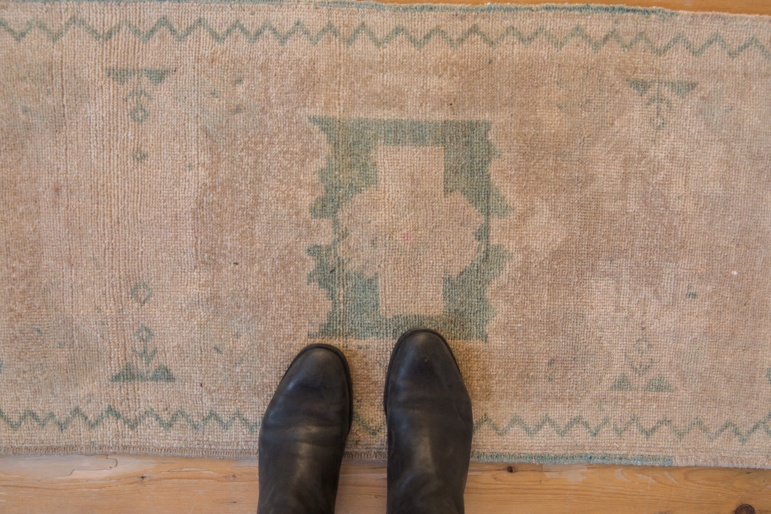 1.5x3.5 Vintage Distressed Oushak Rug Mat Runner // ONH Item 9574 Image 1