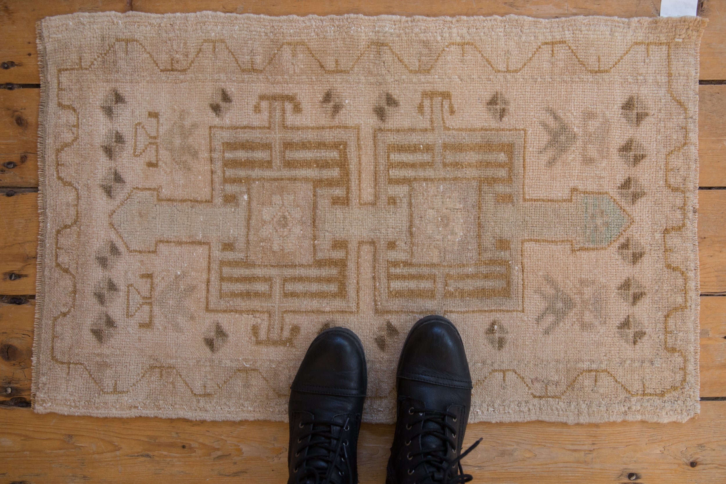 1.5x3 Vintage Distressed Oushak Rug Mat // ONH Item 9608 Image 1