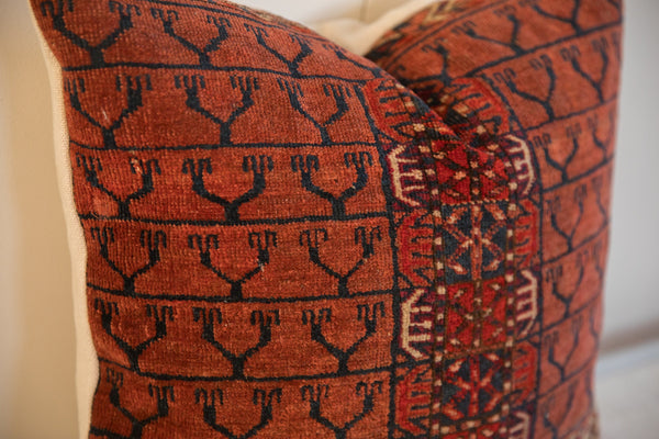Vintage Rug Fragment Pillow 20x20 // ONH Item: AS11948A12336A, Image 4