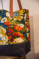 Vintage Floral Fabric Market Tote Bag // ONH Item BK001192 Image 3