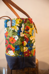Vintage Floral Fabric Market Tote Bag // ONH Item BK001192 Image 4