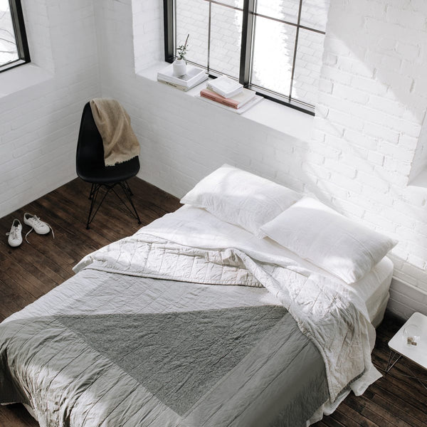 Made in USA Louise Gray Queen Quilt No. 3 // ONH Item nh00232