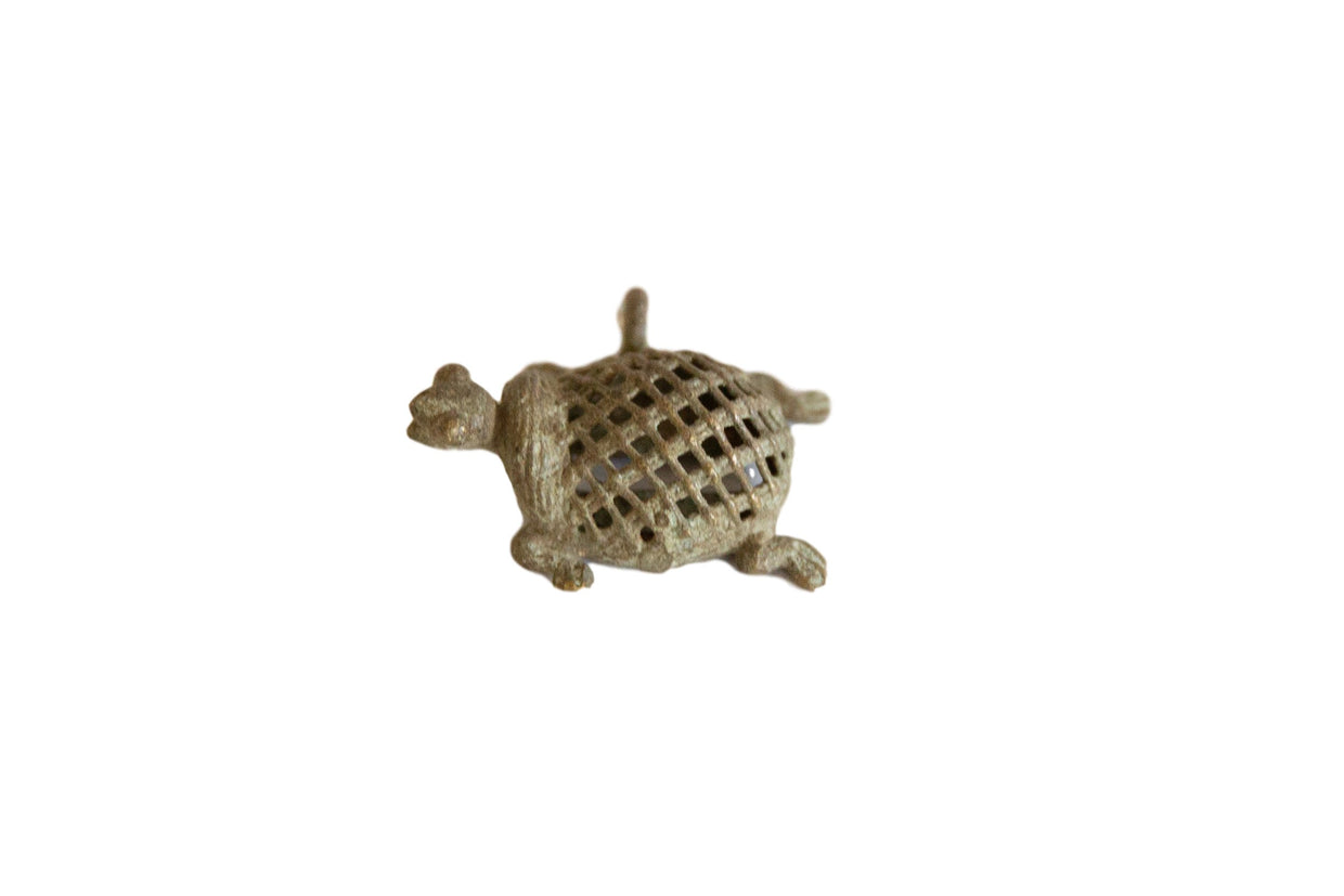 Vintage African Oxidized Bronze Right Facing Criss-Cross Mesh Design Turtle Pendant // ONH Item ab00854