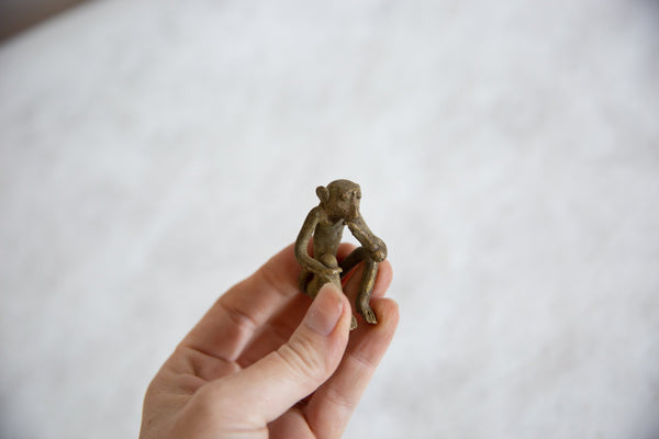 Vintage African Bronze Sitting Monkey Eating Banana // ONH Item ab00922 Image 3