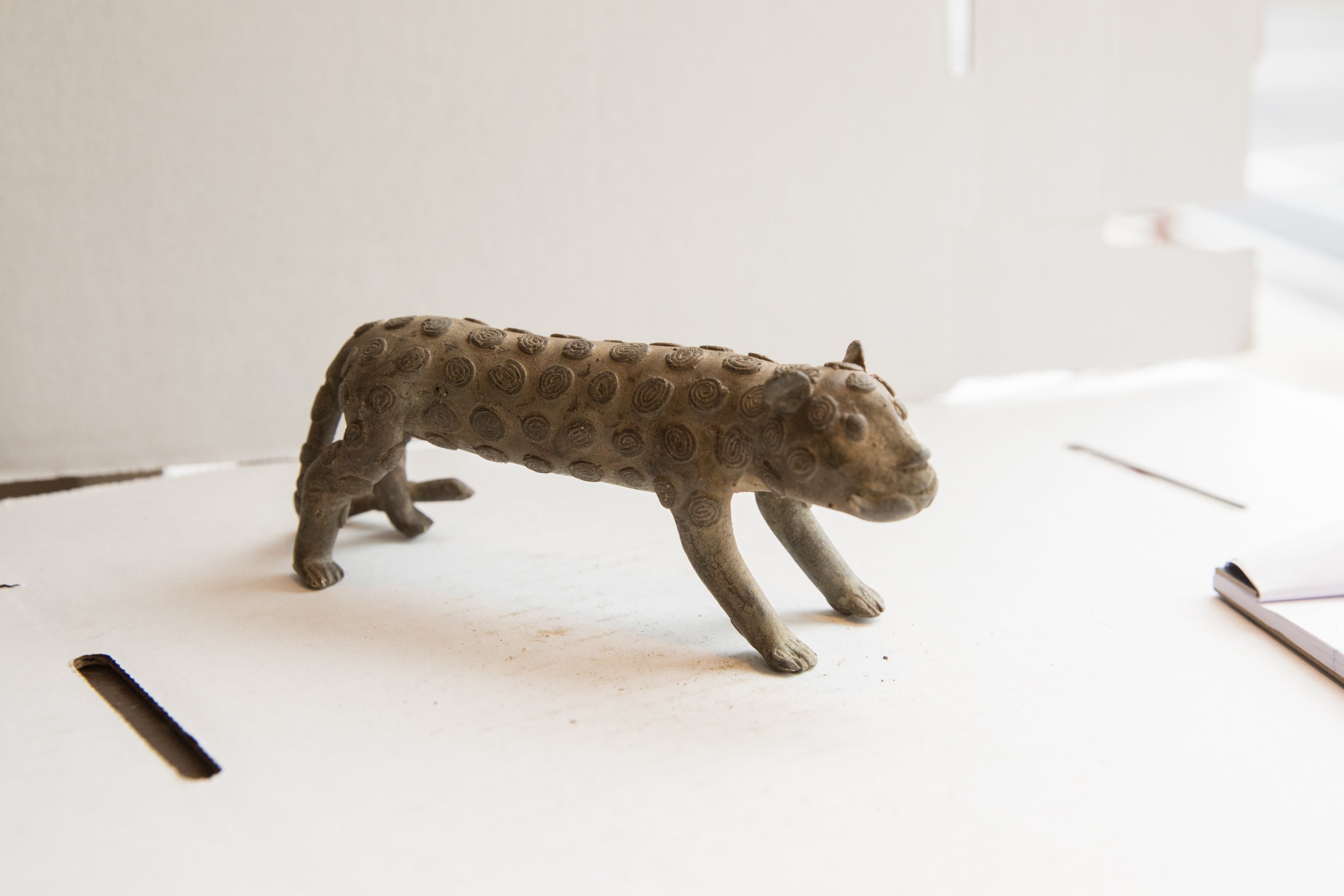 Vintage African Cheetah Sculpture // ONH Item ab01894 Image 1