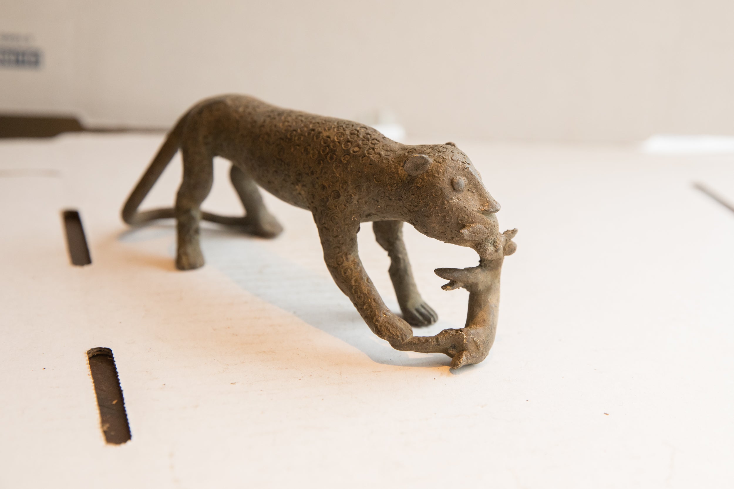 Vintage African Cheetah with Prey Sculpture // ONH Item ab01895 Image 1