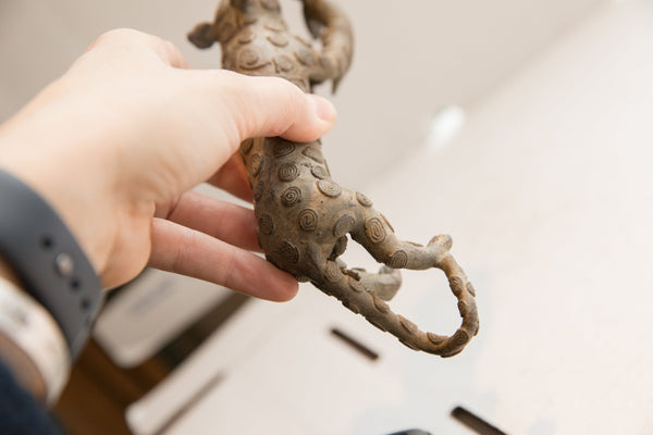 Vintage African Cheetah with Prey Sculpture // ONH Item ab01896 Image 9