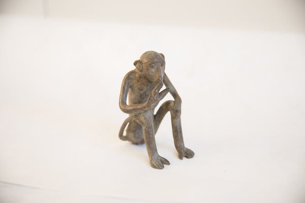 Vintage African Monkey Eating Banana Figurine // ONH Item ab01946 Image 1