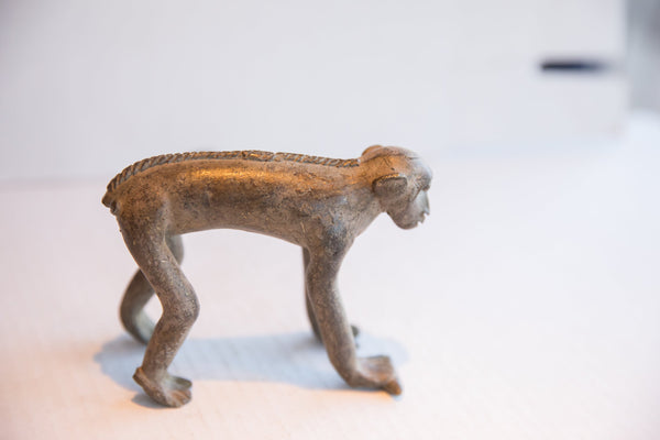 Vintage African Monkey Holding Banana Figurine // ONH Item ab01954 Image 6