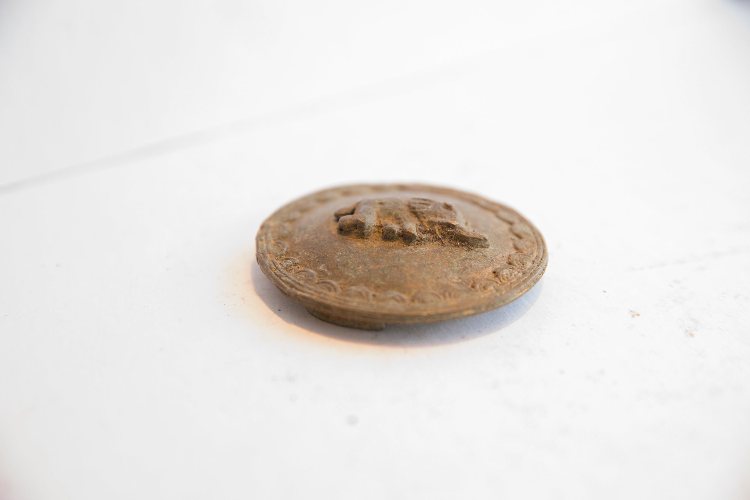 Vintage African Circle Box Lid with Elephant // ONH Item: ab02076, Image 1