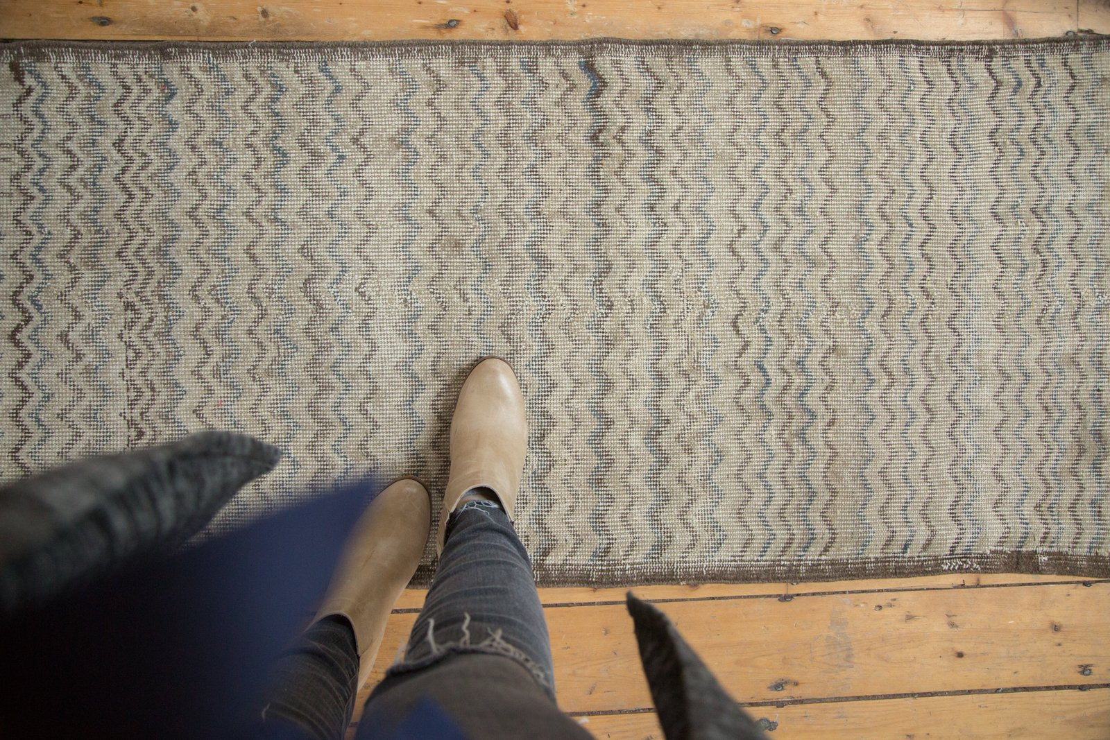 2.5x5.5 Vintage Distressed Tulu Rug Runner // ONH Item ct001112 Image 1