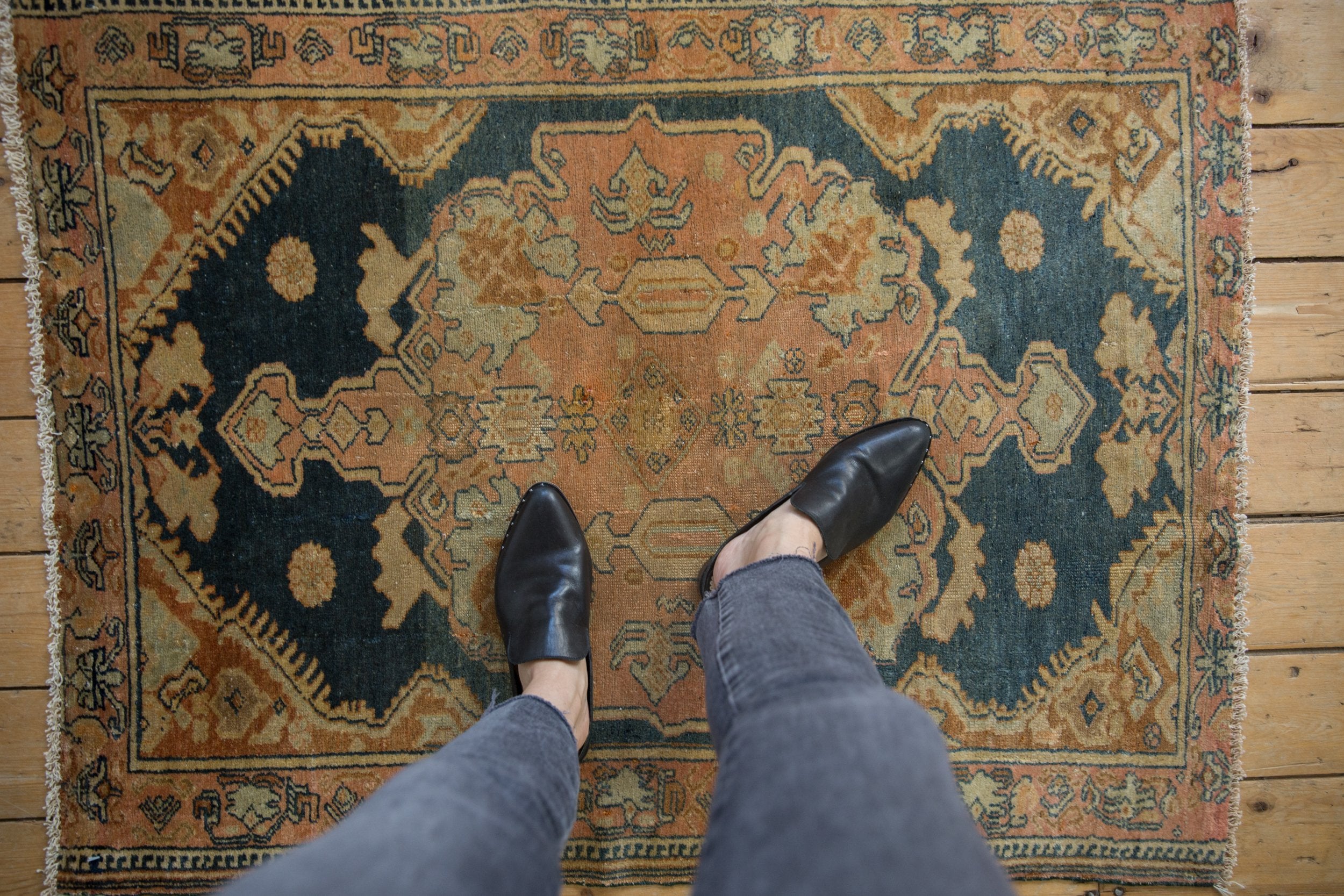 3x4 Vintage Distressed Malayer Square Rug // ONH Item ct001289