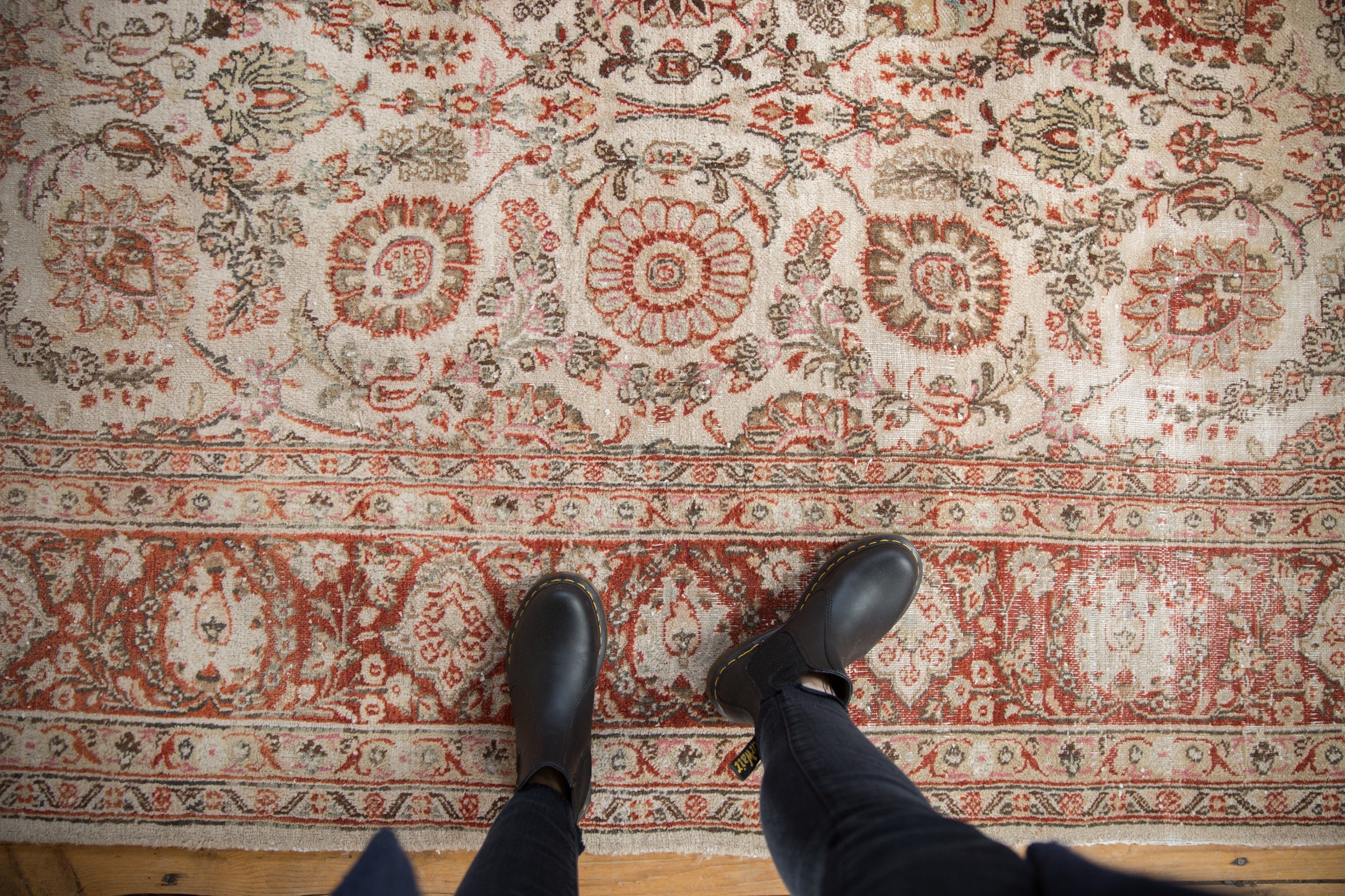 8x11 Vintage Distressed Meshed Carpet // ONH Item ct001342 Image 1