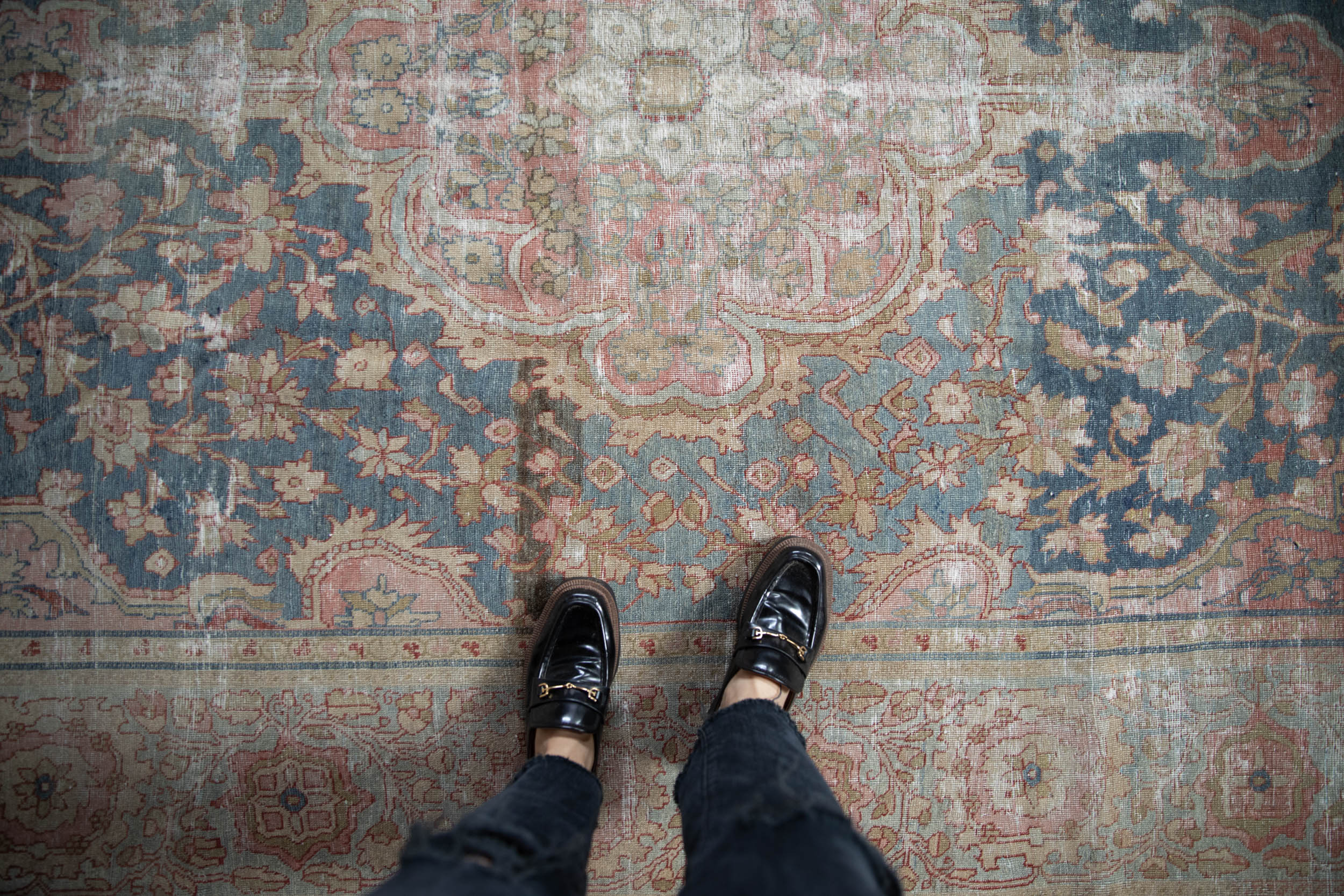 Vintage Distressed Farahan Sarouk Carpet // ONH Item: ct001623, Image 1