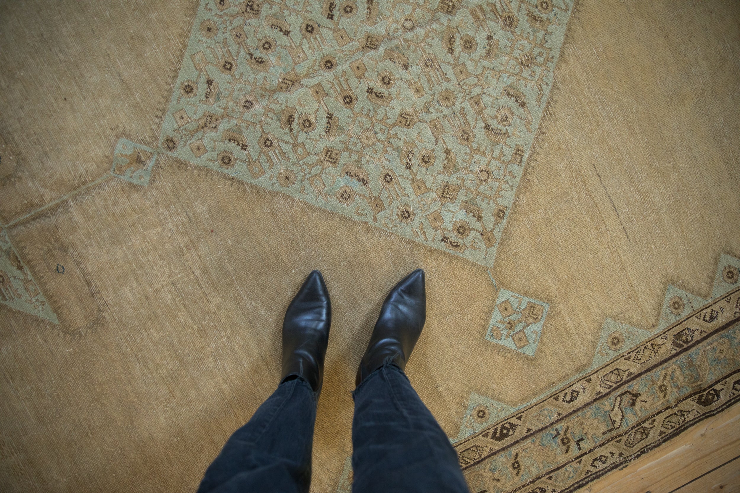 Antique Distressed Malayer Carpet // ONH Item: ct001654, Image 1