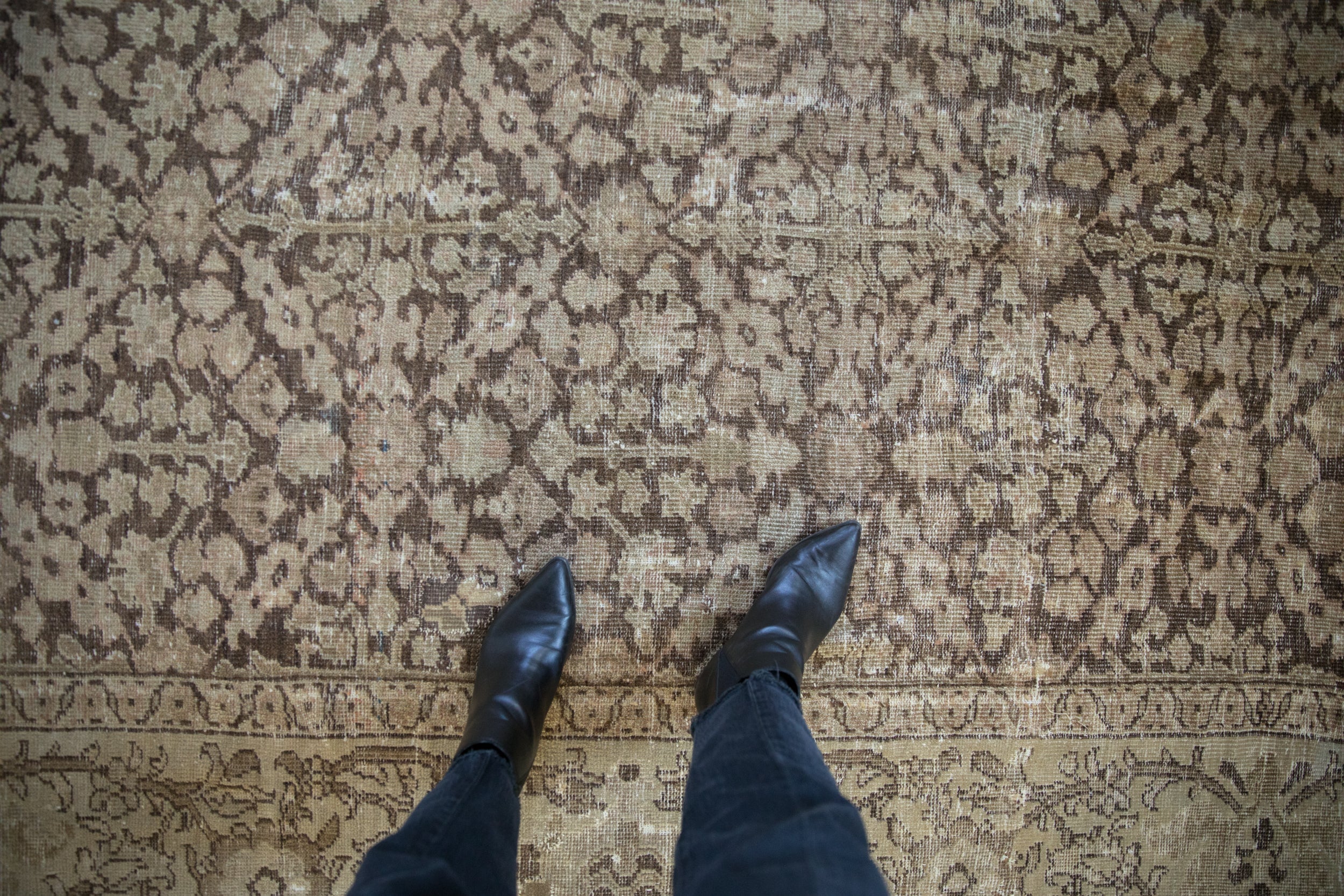 Vintage Distressed Fragment Mahal Carpet // ONH Item: ct001658, Image 1