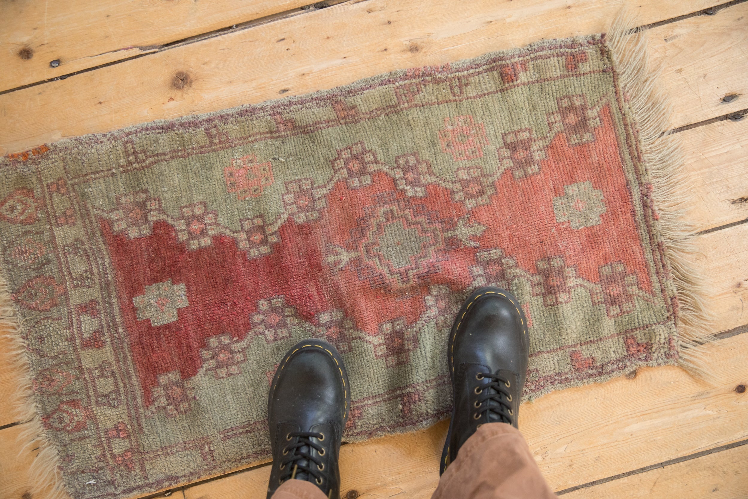 Antique Oushak Rug Mat // ONH Item: ct001707, Image 1