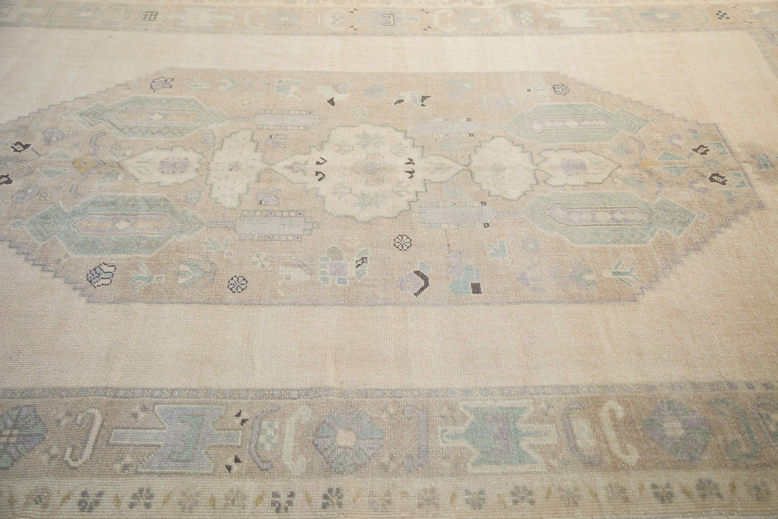 6x8.5 Vintage Oushak Rug // ONH Item ee001126 Image 1