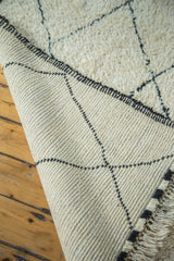 Tightly woven pale ivory hand-knotted foundation with striped black and ivory edge.