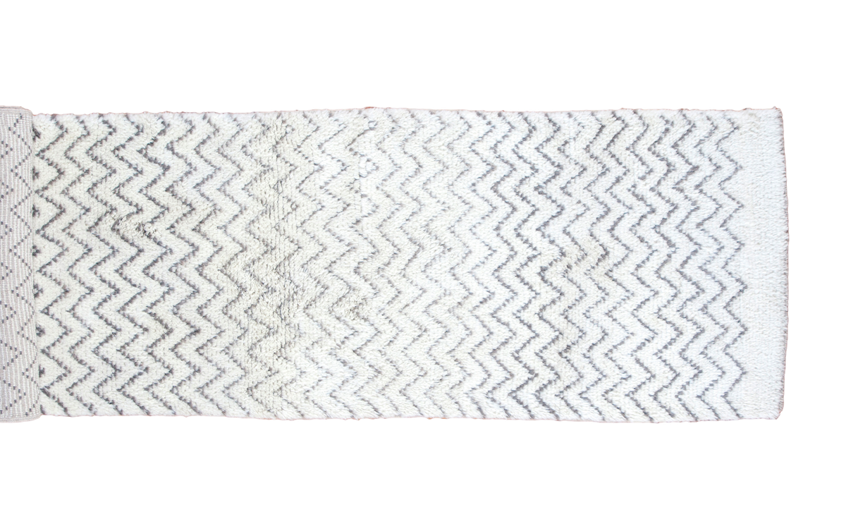 New Moroccan rug runner, large geometric ivory and silver charcoal chevron, 3' x 9'11".