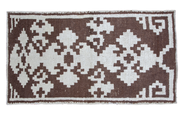 Vintage Tulu rug featuring triple geometric medallions in pale ivory and charcoal, 3'4" x 6'1".