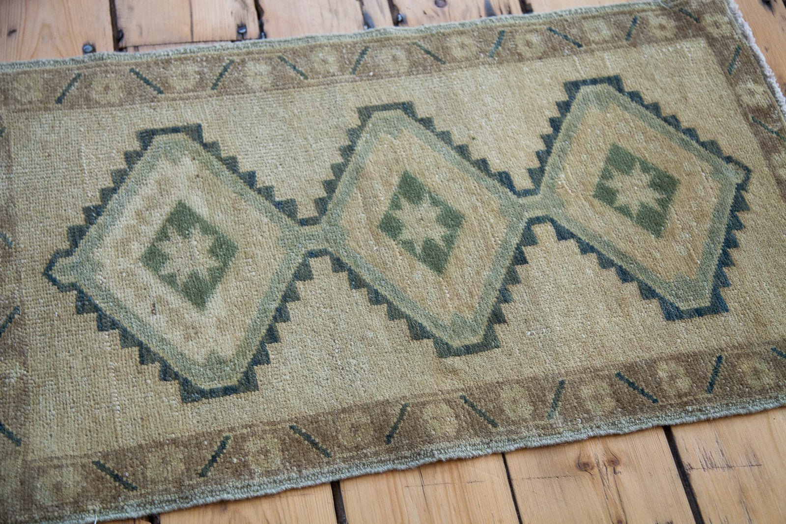 1.5x2.5 Vintage Oushak Rug Mat // ONH Item ee001313 Image 1