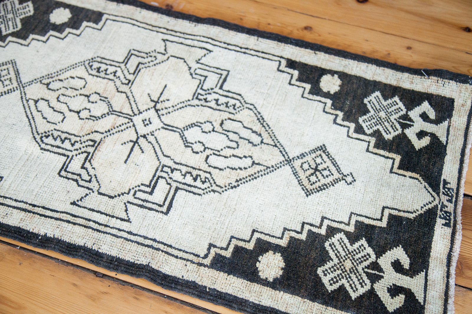 1.5x3 Vintage Oushak Rug Runner // ONH Item ee001363 Image 1