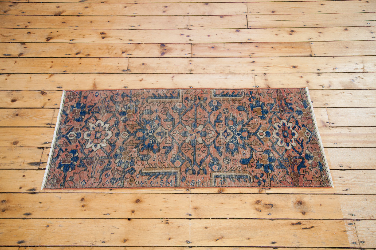 2x5 Vintage Mahal Rug Runner // ONH Item ee001408 Image 1