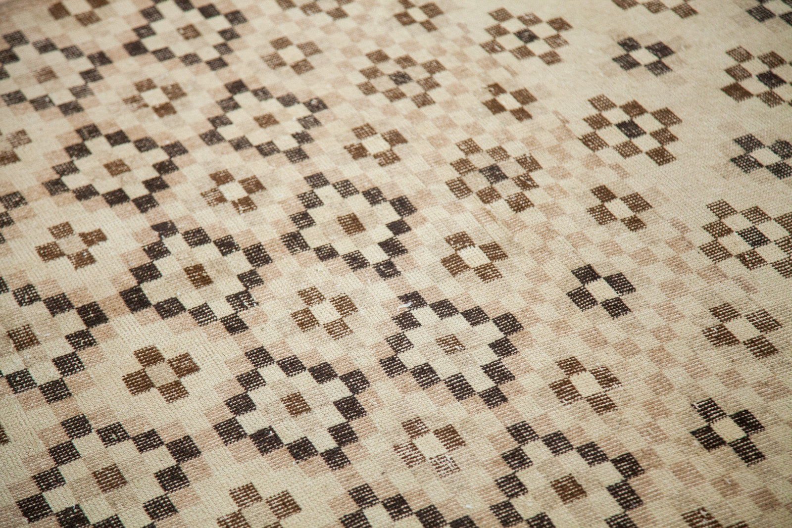 4x4 Distressed Sparta Square Rug // ONH Item ee001416 Image 1