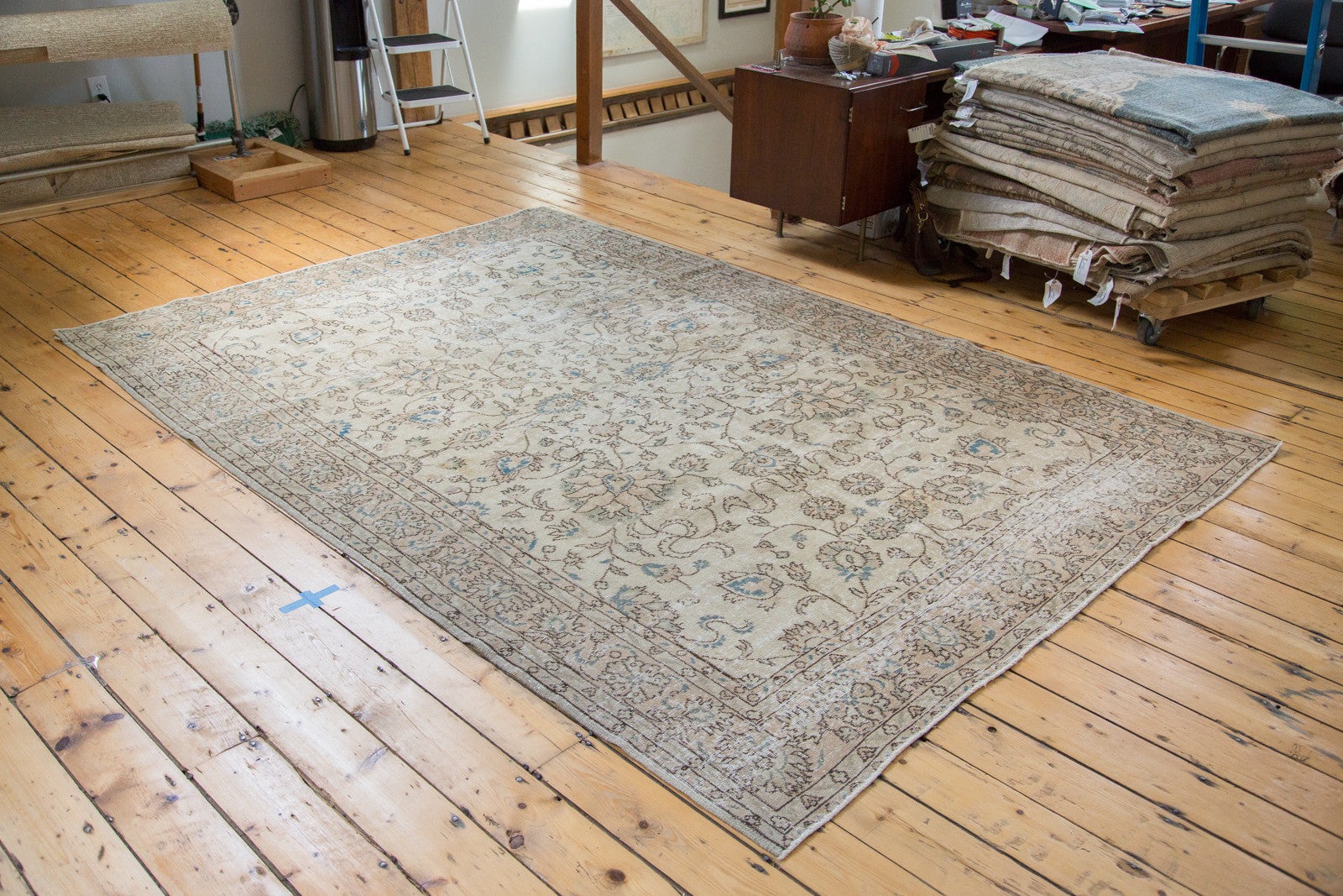 7x10 Distressed Oushak Carpet // ONH Item ee001587 Image 1