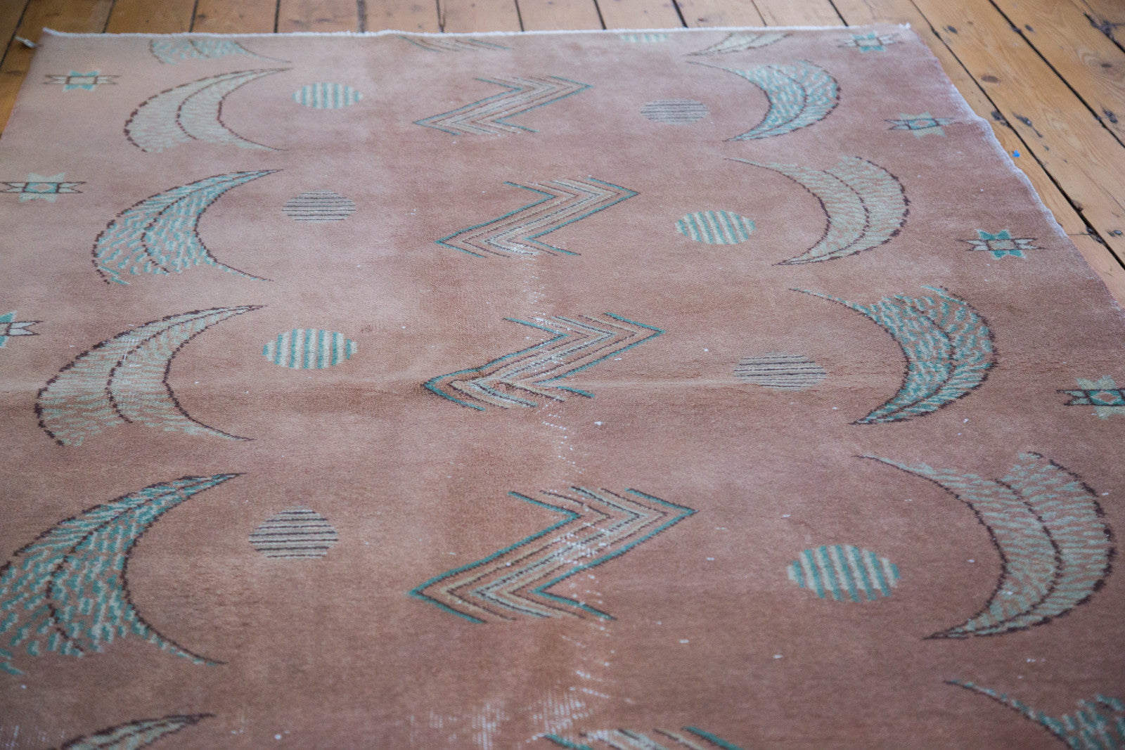 5x8 Distressed Rug // ONH Item ee001634 Image 1